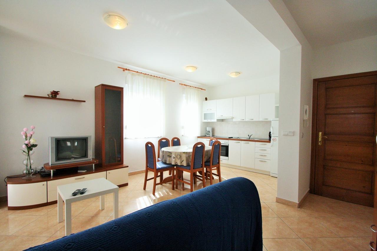 Apartment Bilic With Balcony ポレッチ エクステリア 写真